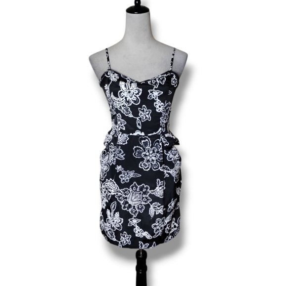 American Eagle Outfitters Dresses & Skirts - American Eagle Floral Mini Dress Size 6 Babydoll Style Pockets Ruffle Waist